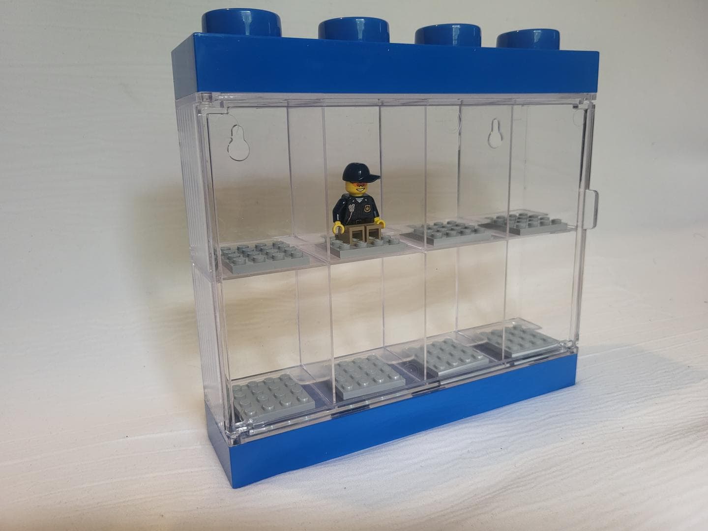 Minifigure Display Case 8 (Blue) — 1