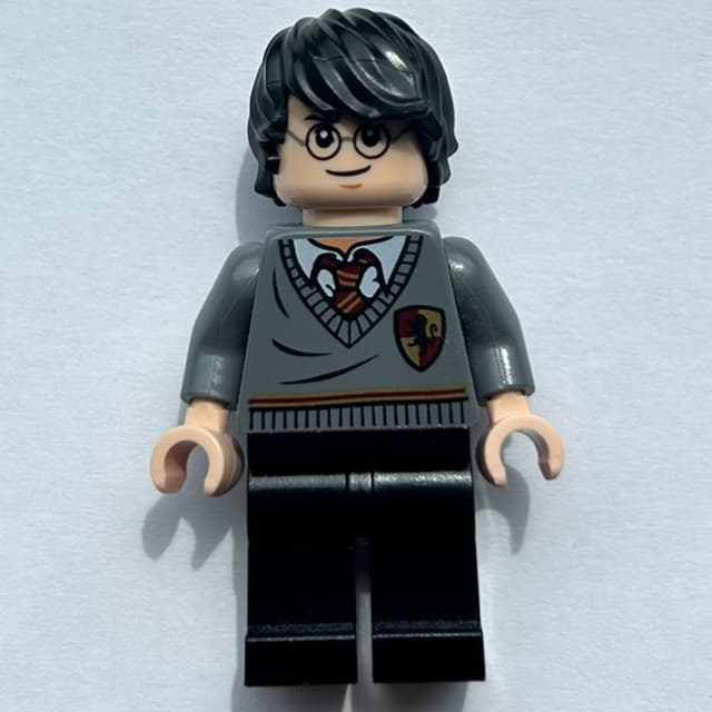 Harry Potter, Gryffindor Sweater with Crest (Dimensions)